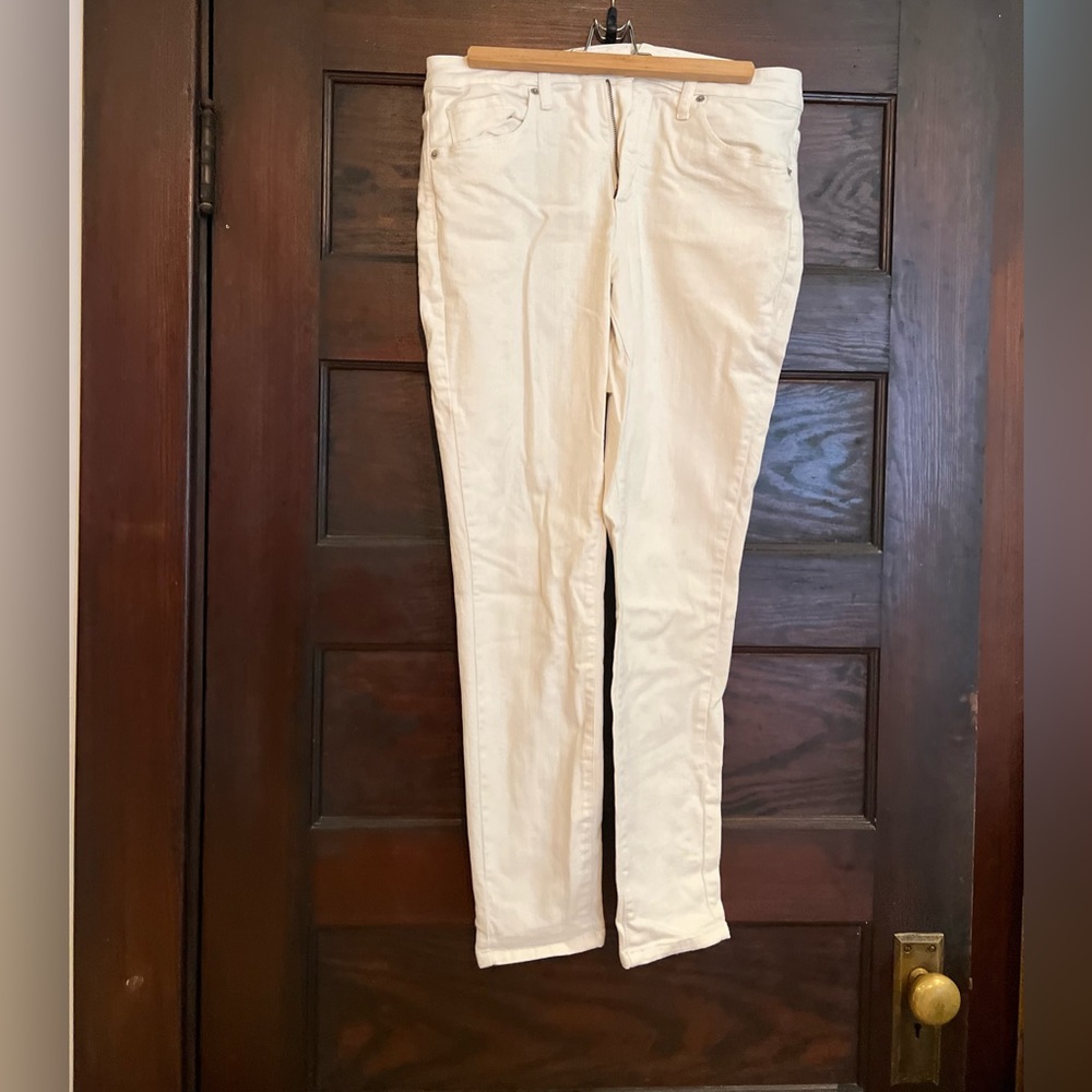 Universal thread white jeans. Skinny.
